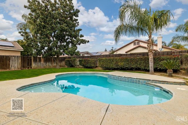 11012 Snowcreek Falls Avenue, Bakersfield, CA 93312