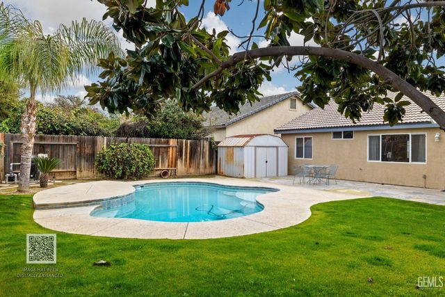 11012 Snowcreek Falls Avenue, Bakersfield, CA 93312