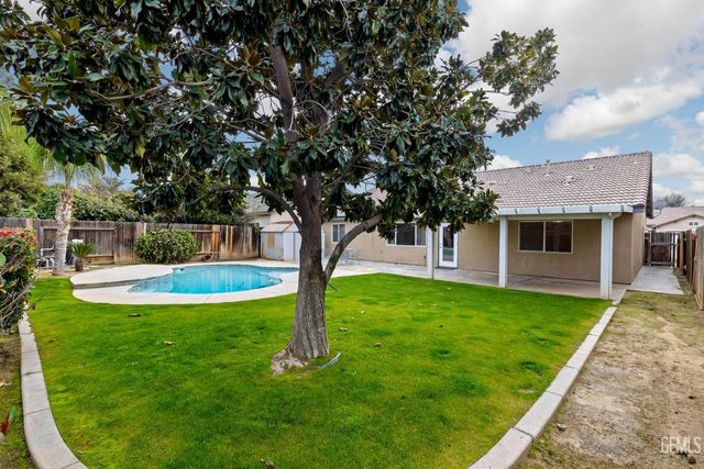 11012 Snowcreek Falls Avenue, Bakersfield, CA 93312