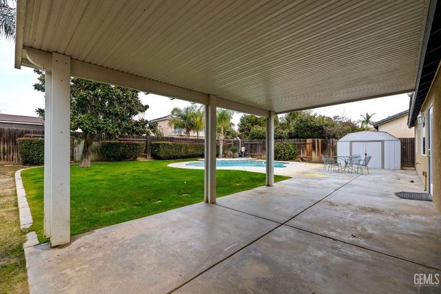 11012 Snowcreek Falls Avenue, Bakersfield, CA 93312