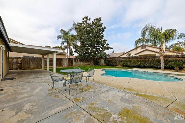 11012 Snowcreek Falls Avenue, Bakersfield, CA 93312