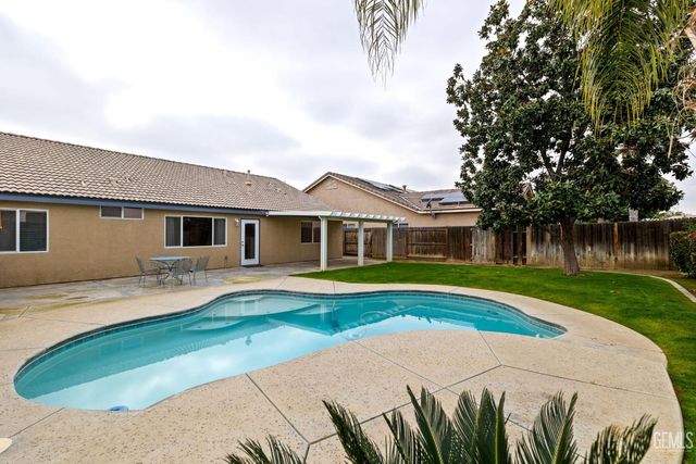 11012 Snowcreek Falls Avenue, Bakersfield, CA 93312