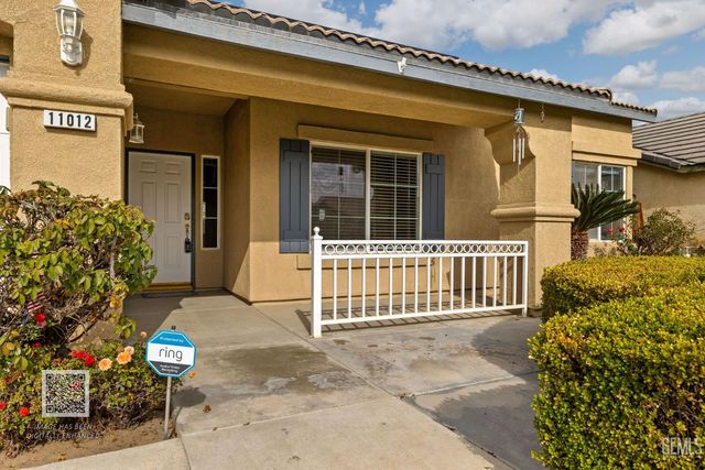 11012 Snowcreek Falls Avenue, Bakersfield, CA 93312