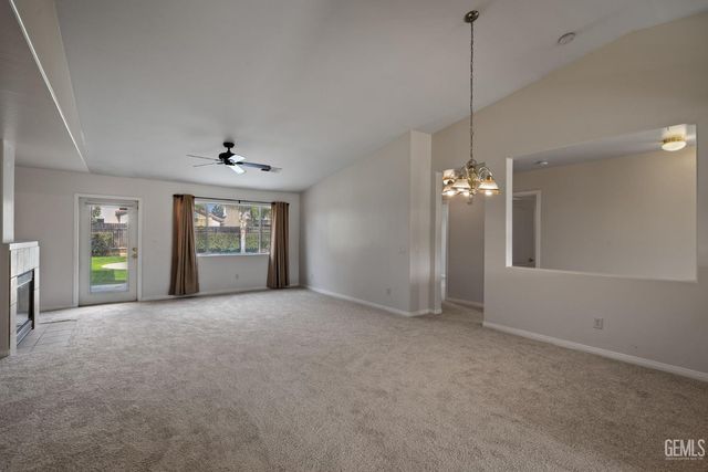 11012 Snowcreek Falls Avenue, Bakersfield, CA 93312