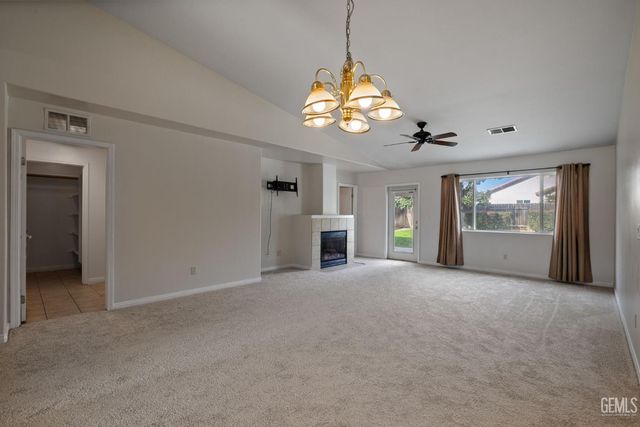 11012 Snowcreek Falls Avenue, Bakersfield, CA 93312