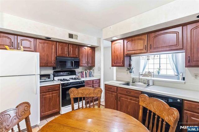 1306 Faulkner Court, Mahwah, NJ 07430