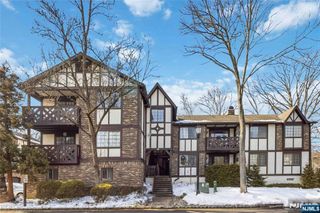 1306 Faulkner Court, Mahwah, NJ 07430