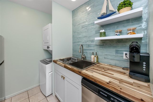 159 MEDALLION BOULEVARD H, Madeira Beach, FL 33708