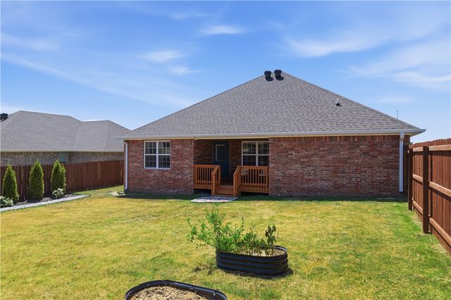 2200 Brown Bear Lane, Gentry, AR 72734