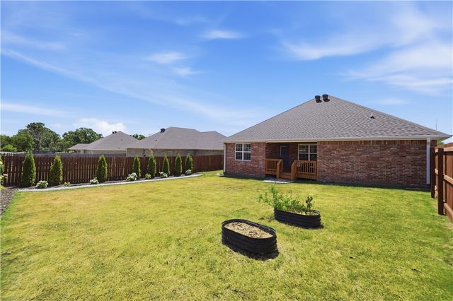 2200 Brown Bear Lane, Gentry, AR 72734