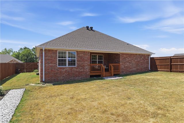 2200 Brown Bear Lane, Gentry, AR 72734