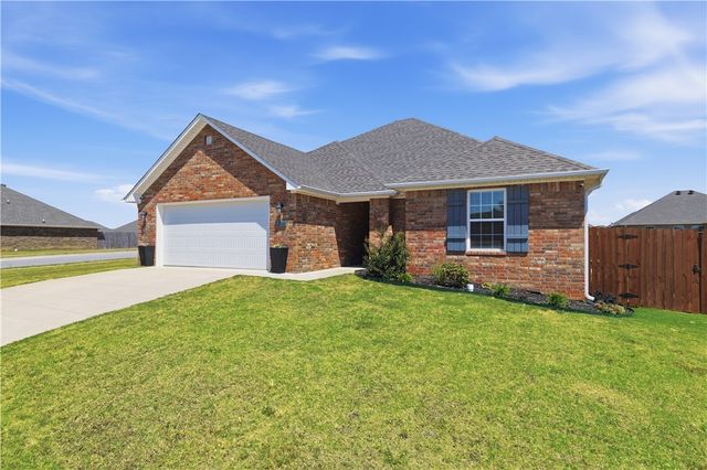 2200 Brown Bear Lane, Gentry, AR 72734
