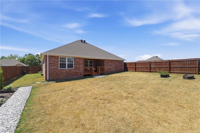 2200 Brown Bear Lane, Gentry, AR 72734