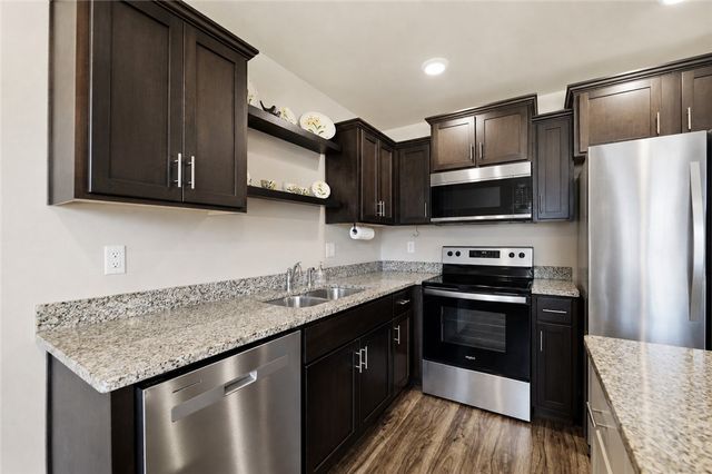 2200 Brown Bear Lane, Gentry, AR 72734