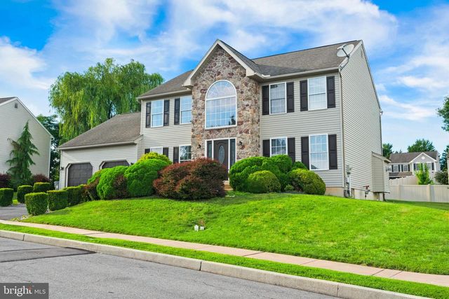 12 PROSPECT DR, Sinking Spring, PA 19608