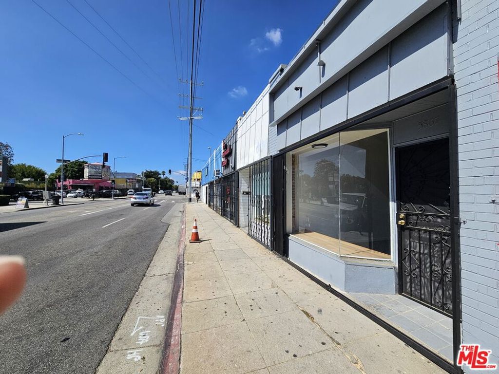 5867 Melrose Avenue 5867, Los Angeles, CA 90038 — exterior