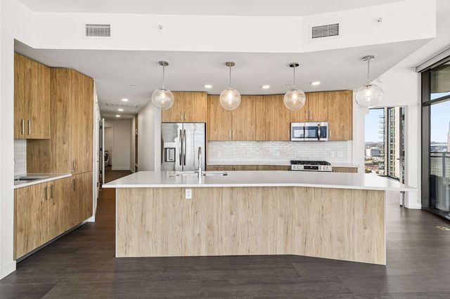 1212 Demonbreun St Apt 1613, Nashville, TN 37203