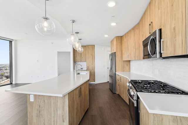 1212 Demonbreun St Apt 1613, Nashville, TN 37203