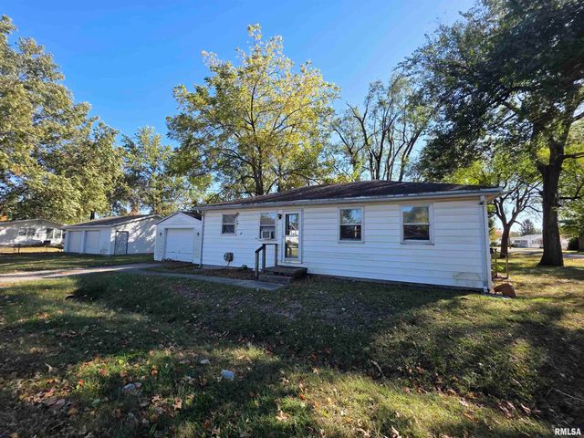 1246 N LAWRENCE Avenue, Taylorville, IL 62568