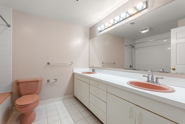 24 N Stone Mill Dr 1112, Dedham, MA 02026