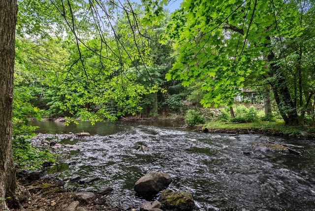 24 N Stone Mill Dr 1112, Dedham, MA 02026