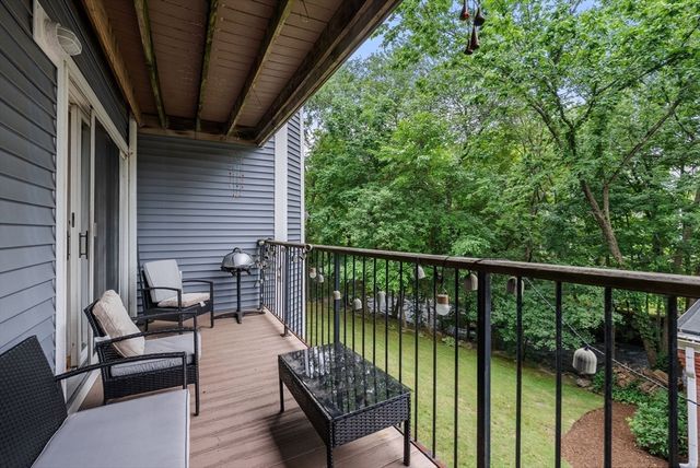 24 N Stone Mill Dr 1112, Dedham, MA 02026