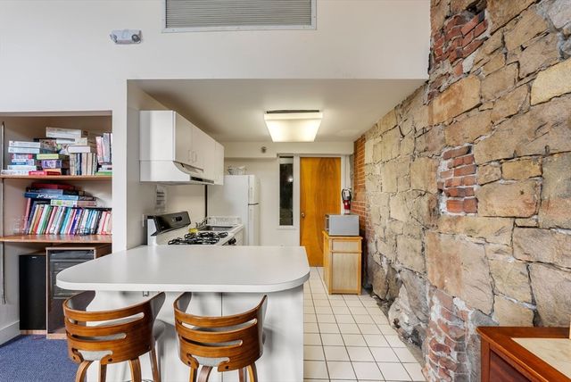 24 N Stone Mill Dr 1112, Dedham, MA 02026