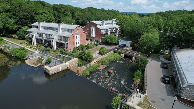 24 N Stone Mill Dr 1112, Dedham, MA 02026