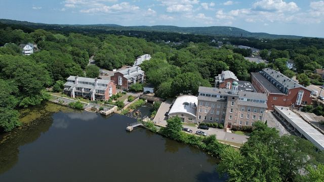 24 N Stone Mill Dr 1112, Dedham, MA 02026