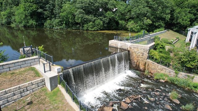 24 N Stone Mill Dr 1112, Dedham, MA 02026