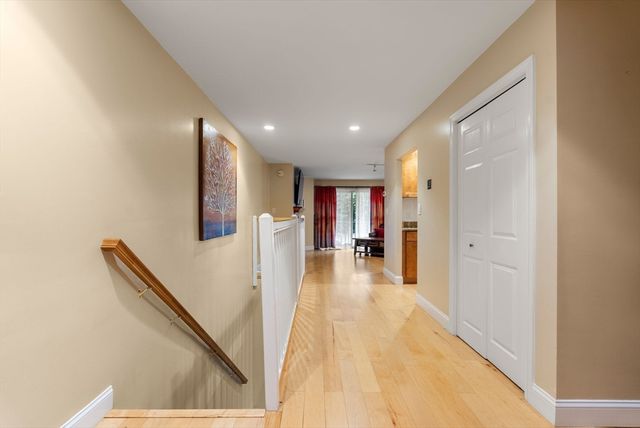 24 N Stone Mill Dr 1112, Dedham, MA 02026
