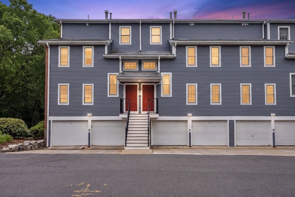 24 N Stone Mill Dr 1112, Dedham, MA 02026