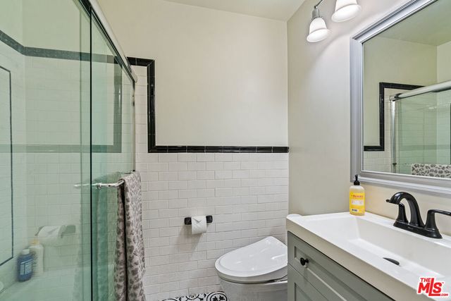 950 N Kings Road 106, West Hollywood, CA 90069