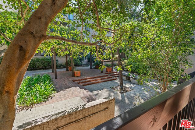 950 N Kings Road 106, West Hollywood, CA 90069