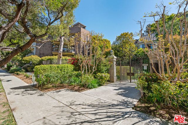 950 N Kings Road 106, West Hollywood, CA 90069