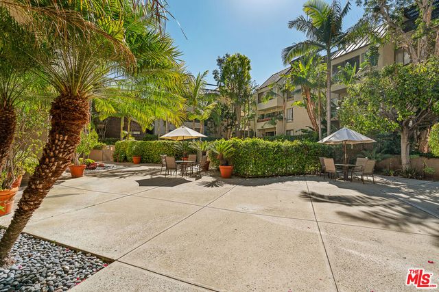 950 N Kings Road 106, West Hollywood, CA 90069