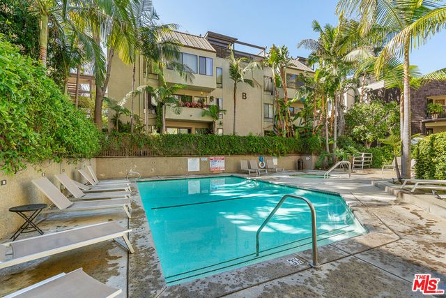 950 N Kings Road 106, West Hollywood, CA 90069