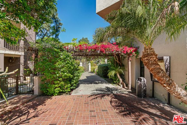 950 N Kings Road 106, West Hollywood, CA 90069