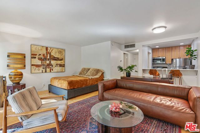 950 N Kings Road 106, West Hollywood, CA 90069