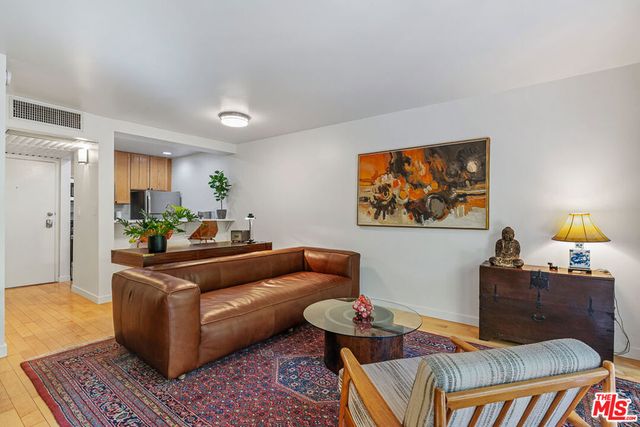 950 N Kings Road 106, West Hollywood, CA 90069