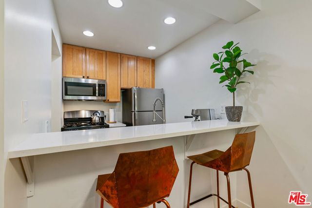 950 N Kings Road 106, West Hollywood, CA 90069