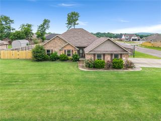 707 Sedgwick Drive, Prairie Grove, AR 72753