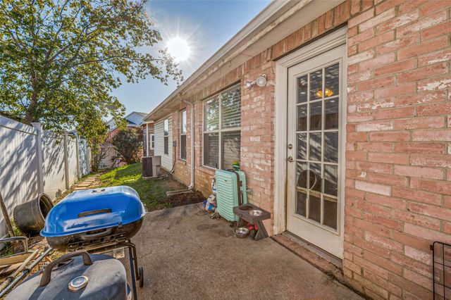 4372 Onyx Drive, Carrollton, TX 75010