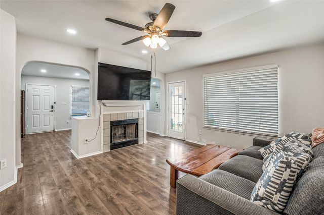 4372 Onyx Drive, Carrollton, TX 75010