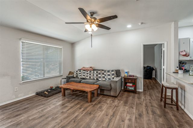 4372 Onyx Drive, Carrollton, TX 75010