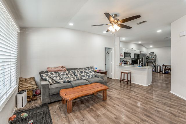 4372 Onyx Drive, Carrollton, TX 75010