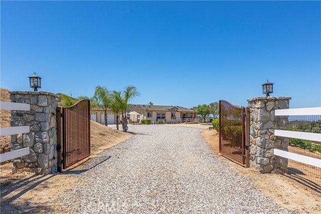 39597 Calle Escalona, Temecula, CA 92592