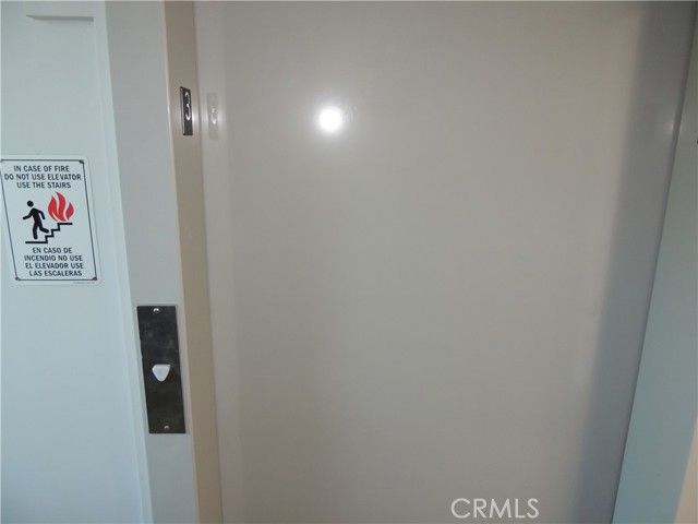 22735 Del Valle Street 4, Woodland Hills (los Angeles), CA 91364