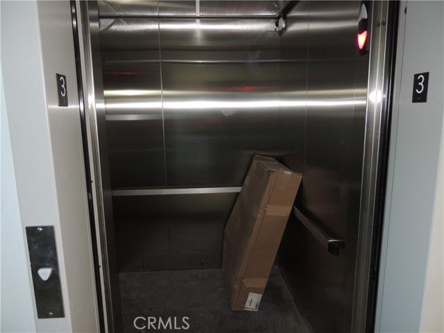 22735 Del Valle Street 4, Woodland Hills (los Angeles), CA 91364