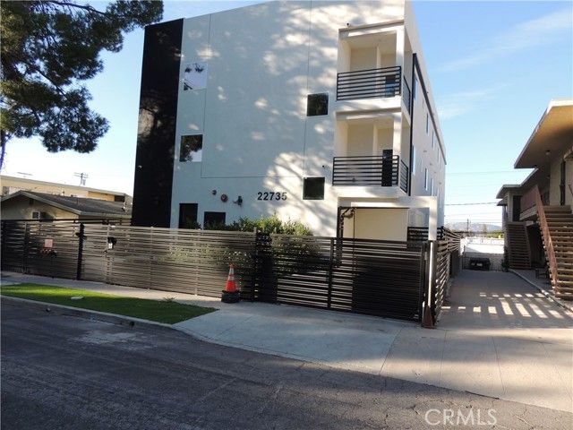 22735 Del Valle Street 4, Woodland Hills (los Angeles), CA 91364